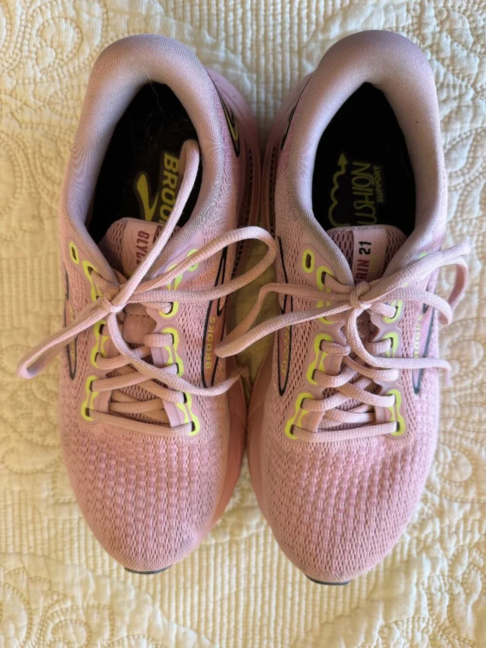 Brooks Pink Glycerin 21 running shoes featuring plush cushion support. Size 9 - Picture 1 of 9